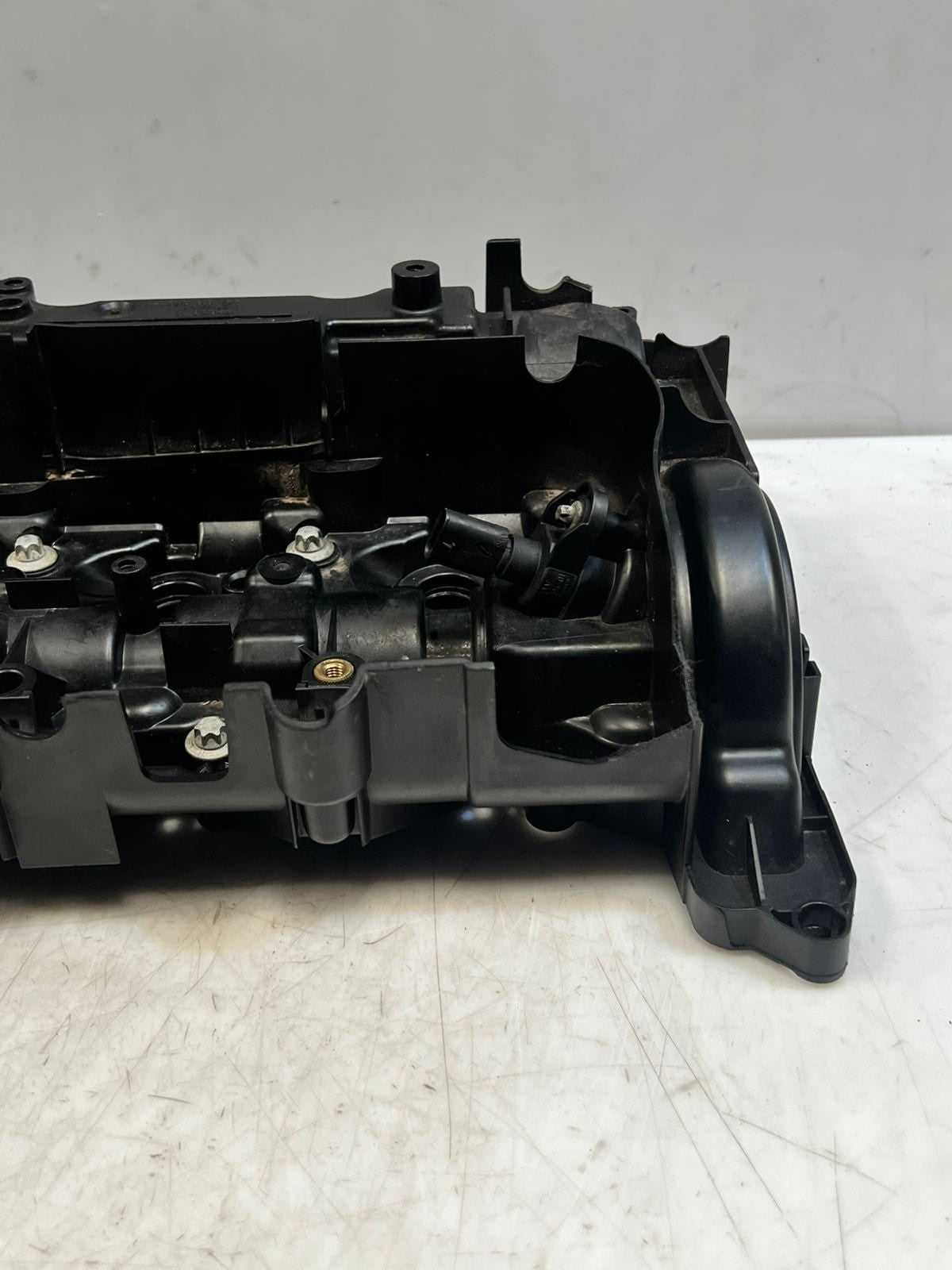 BMW F20 F22 F21 E90 E91 E92 E93 Cylinder Head Valve Cover 8589941 OEM