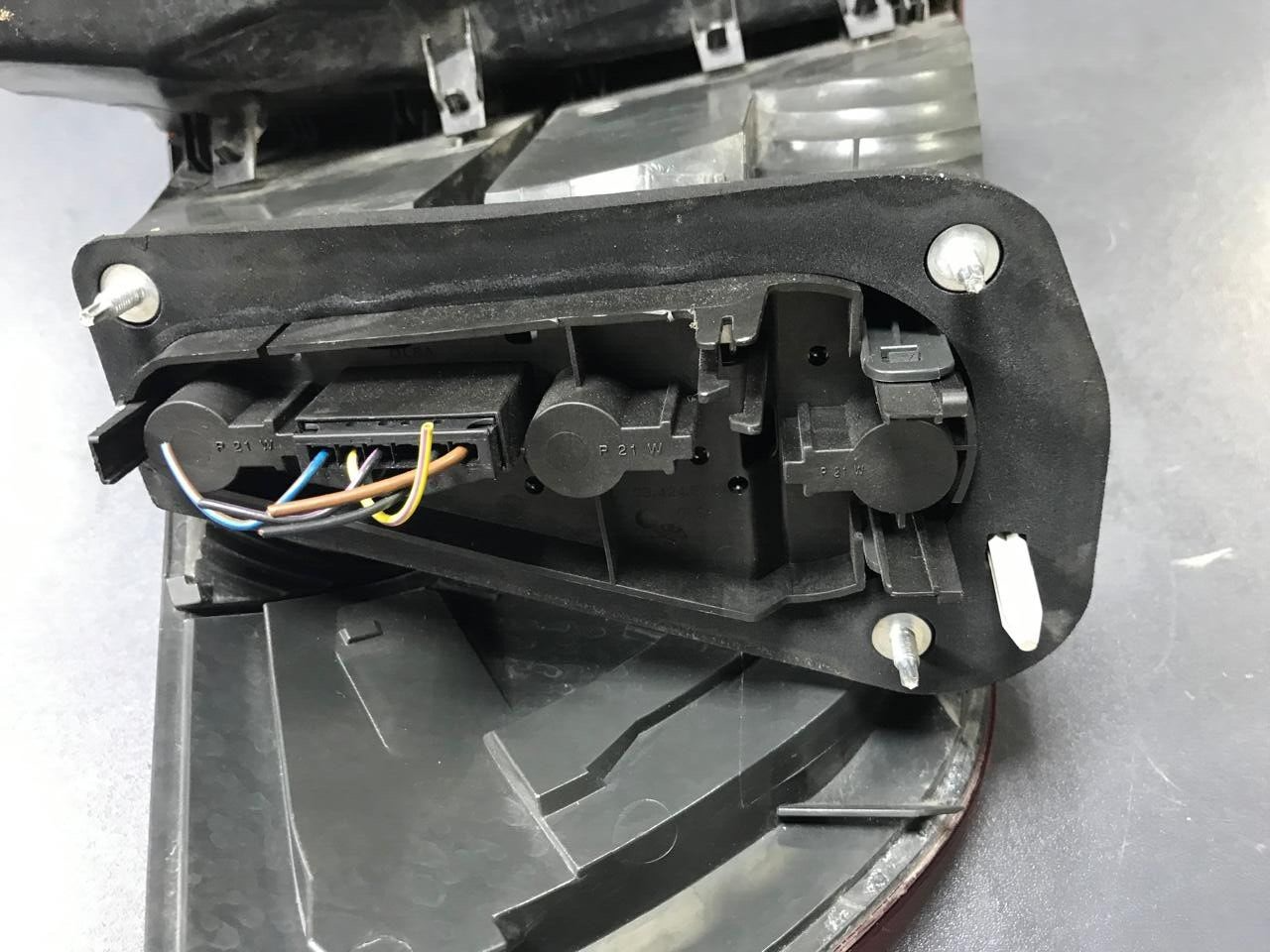 BMW X1 E84 RIGHT SIDE REAR OUTER TAIL LIGHT  OEM 2990110
