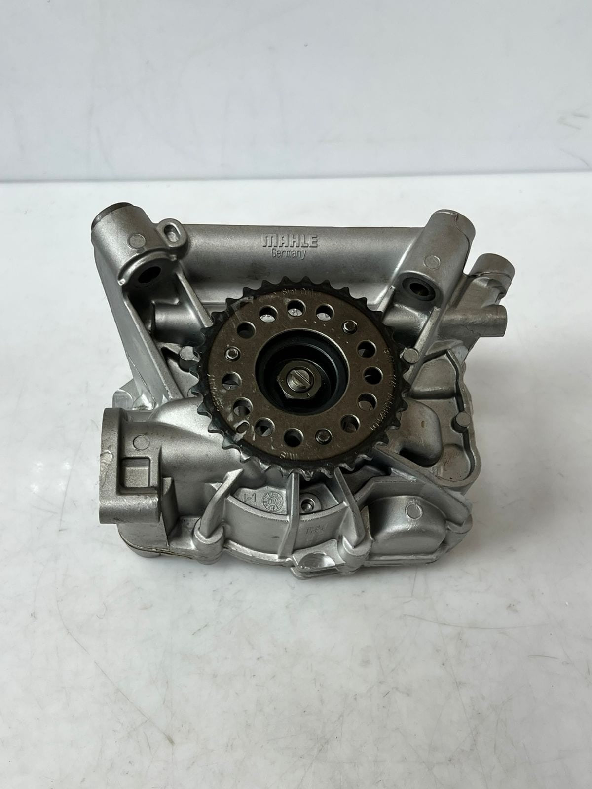 2016-2019 BMW 5 Series G30, X5 xDrive M50i Engine Oil Pump Assembly 8601072 OEM