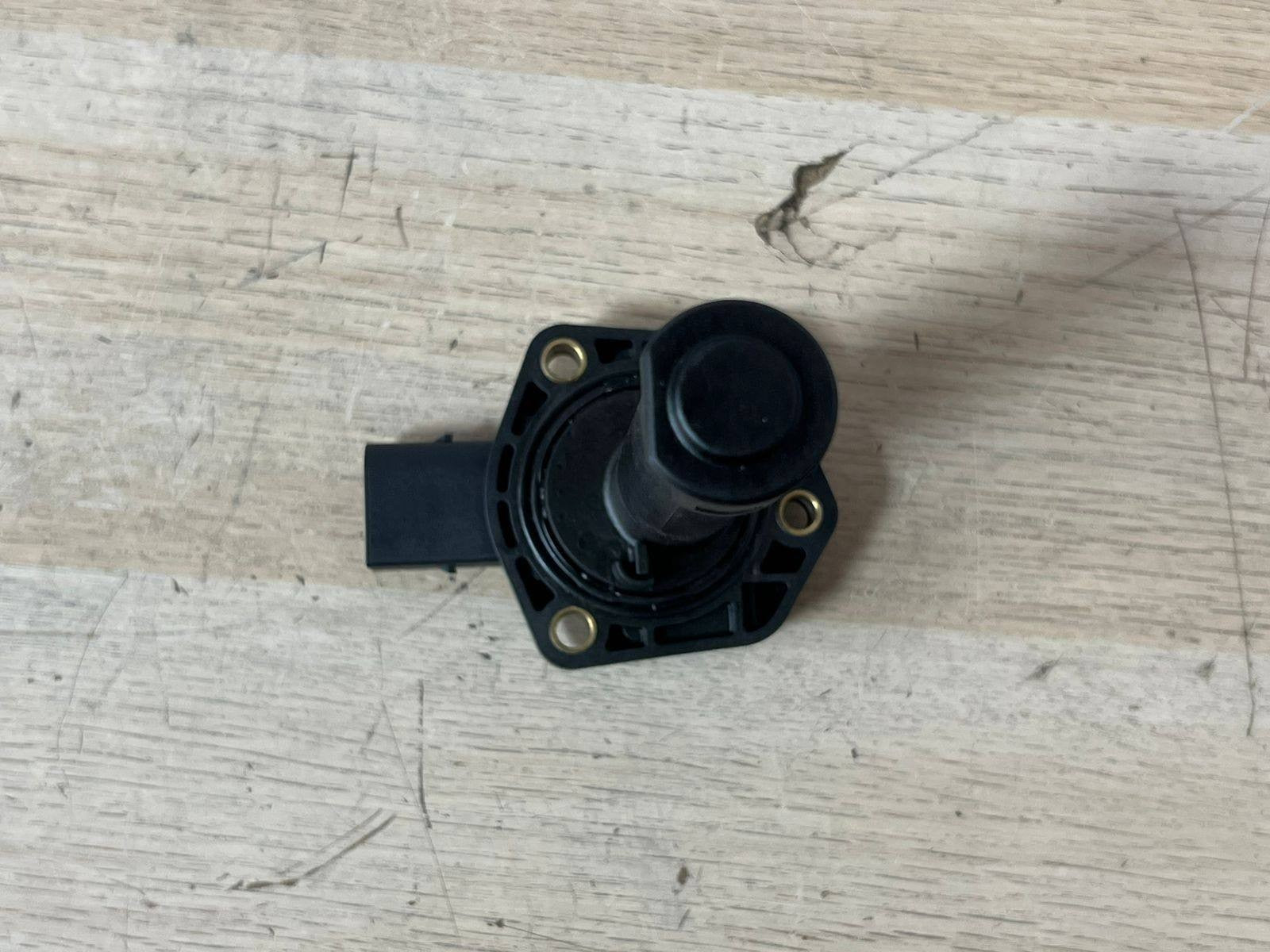 2006-2011 BMW 323i Oil Level Sensor 7607910 323i, 325i, E82 E90 