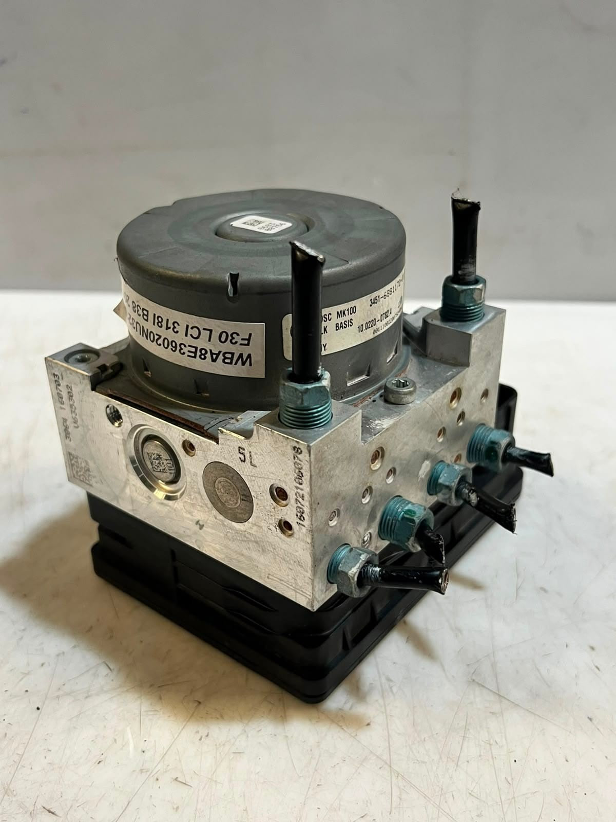 2018 BMW 320i F30 F31 F32 Abs Pump Control Module 6881172 OEM