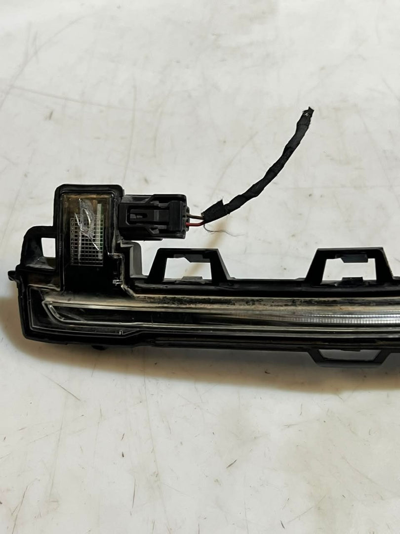 2018-2024 BMW X3 G01 X4 G02 X5 G05 X6 G06 G07 Mirror Turn Signal Light 7441439