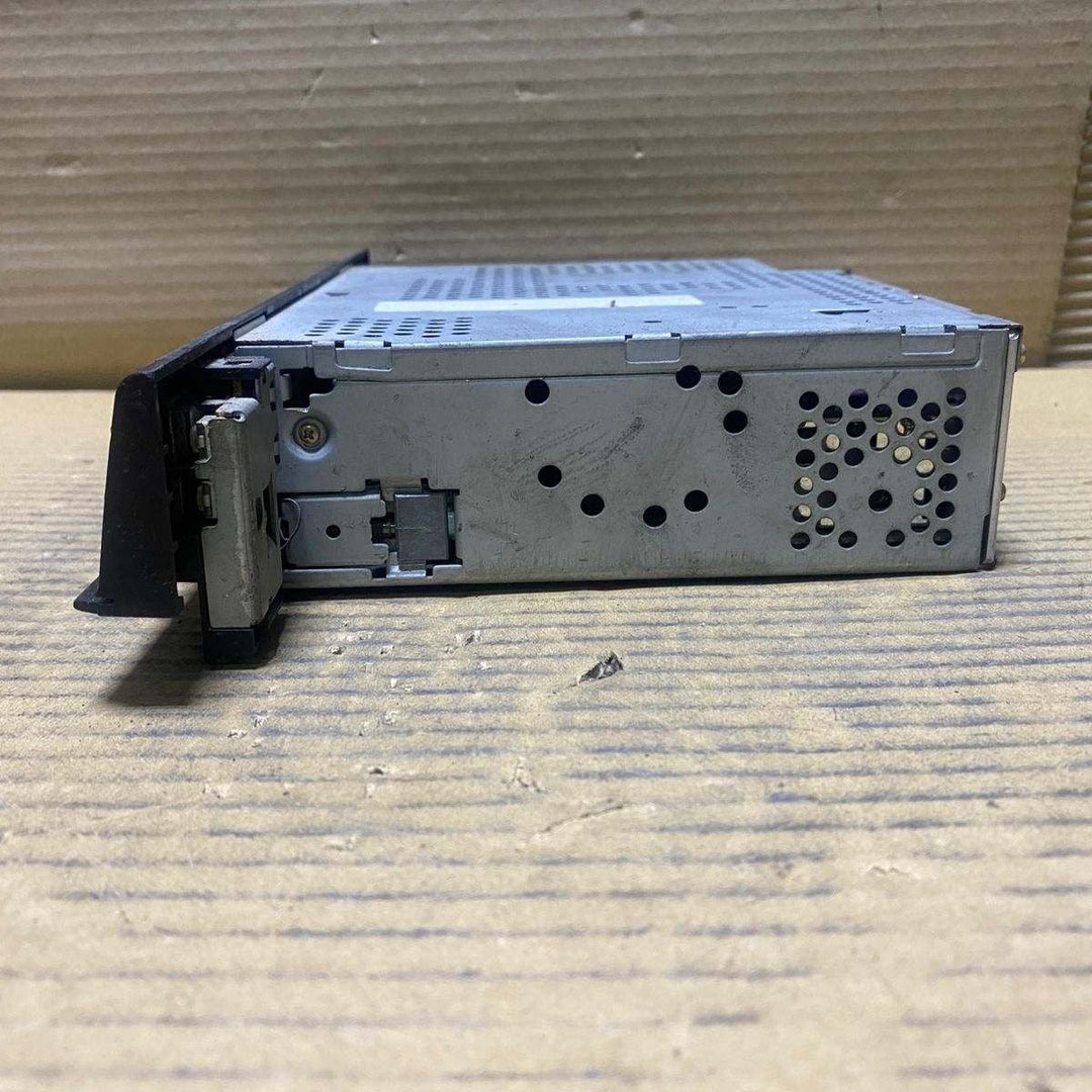 1999 BMW 528i Radio Receiver 8380229 E39 528i model 