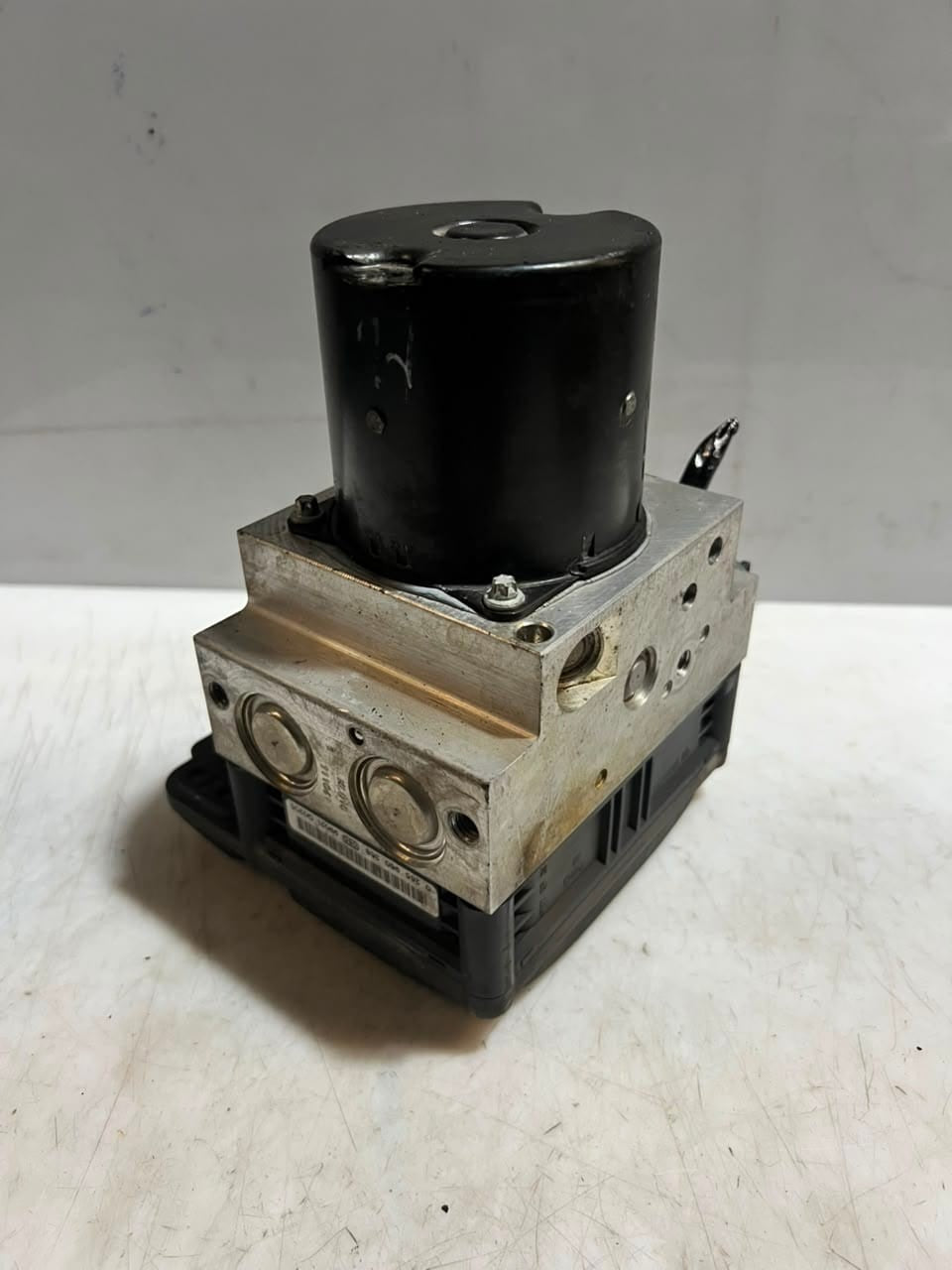 2010-2015 BMW 5 7 Series F01 F02 F07 Gran Turismo 740i ABS Pump 6795069 OEM