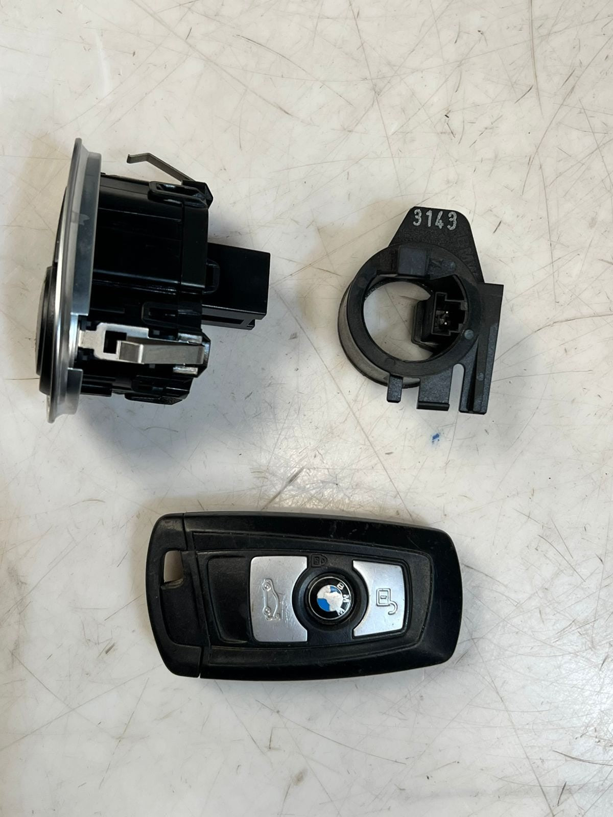 2014 BMW 320i F30 N20B20A Engine Control Module ECU SET DME+FEM+1KEY 8617375