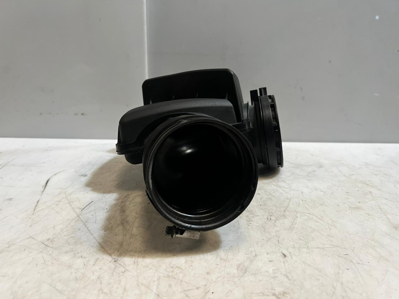 2016-2018 BMW F30 330i B48 330e F36 F20 F30 Air Intake Resonator 70604496 OEM