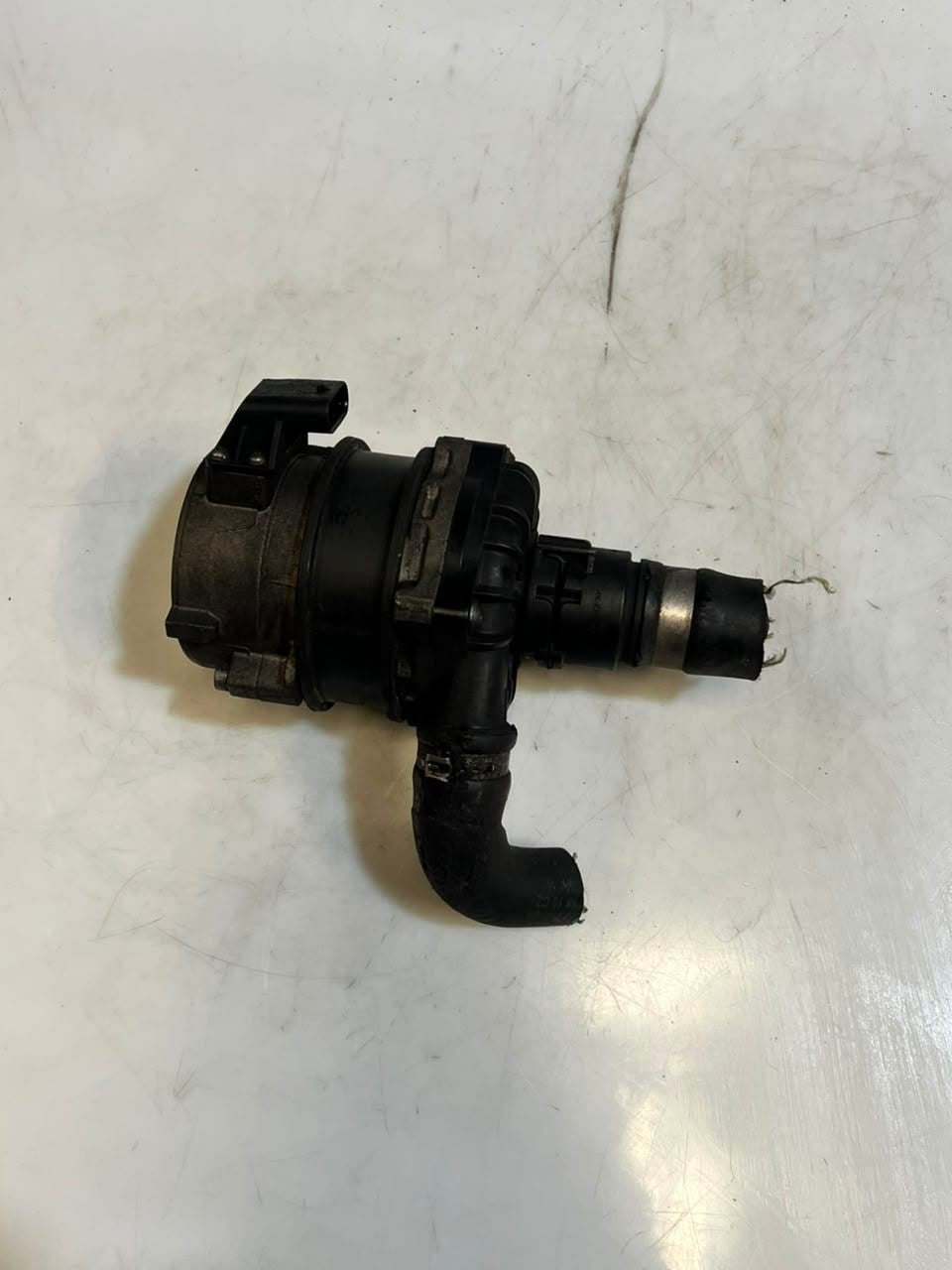 BMW 5 7 Series F10 F11 F01 F02 N55 N63 Electric Auxiliary Coolant Pump 7587374