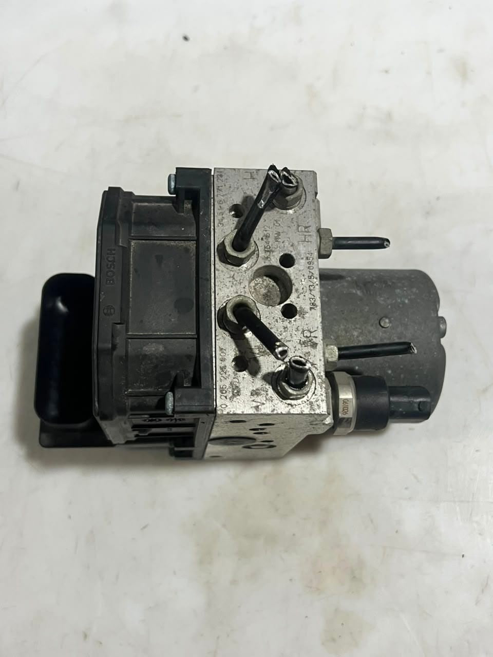 2006-2008 BMW 7 Series 750i and 750Li E65 E66 ABS Pump Module 6771233 OEM