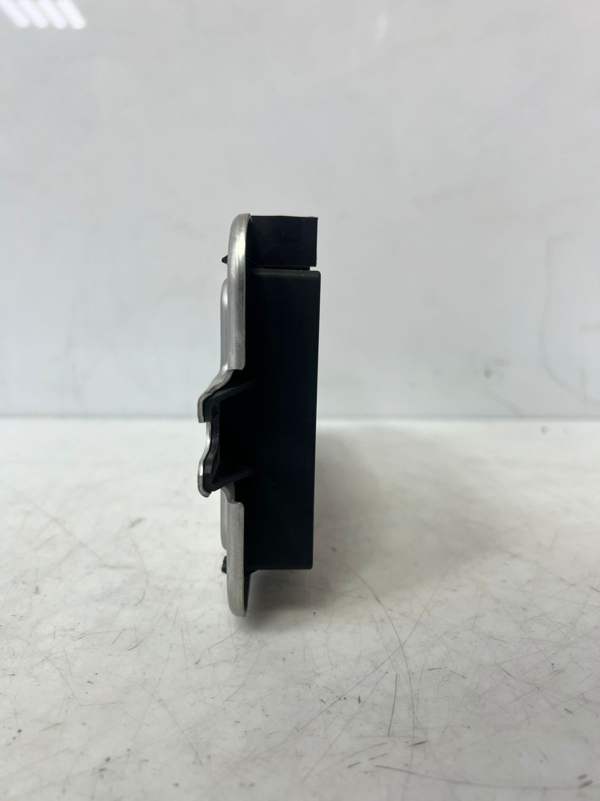 2011 BMW F01 F02 F06 F07 F10 F12 F13 F25 X3 Footwell Module Control Unit 9247067