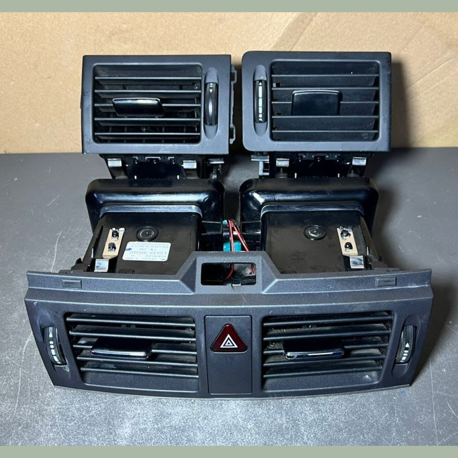 08-10 Mercedes W204 C-Class Front Center Dashboard  Heater A/C Air Vent Set RHD