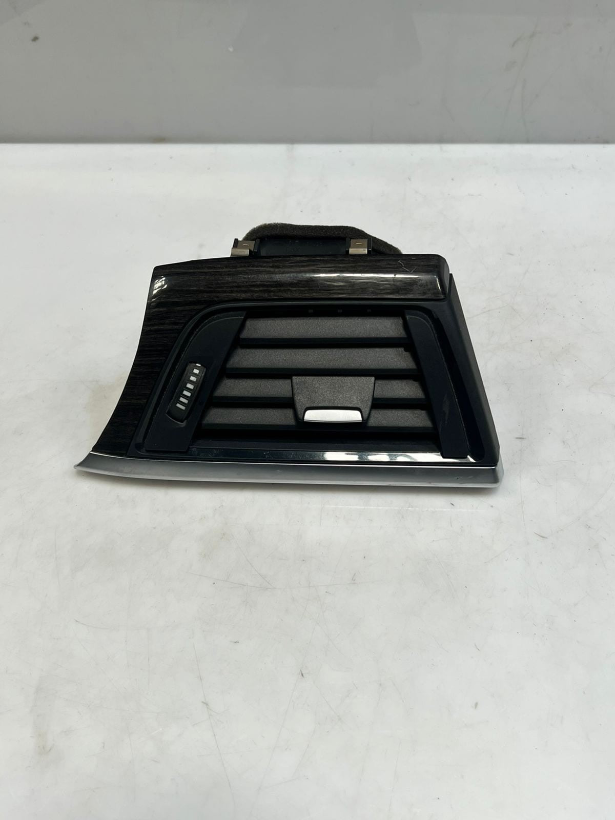 BMW 4' F30, F31, F80 Dashboard Air Vent Grille Right 9231995 OEM