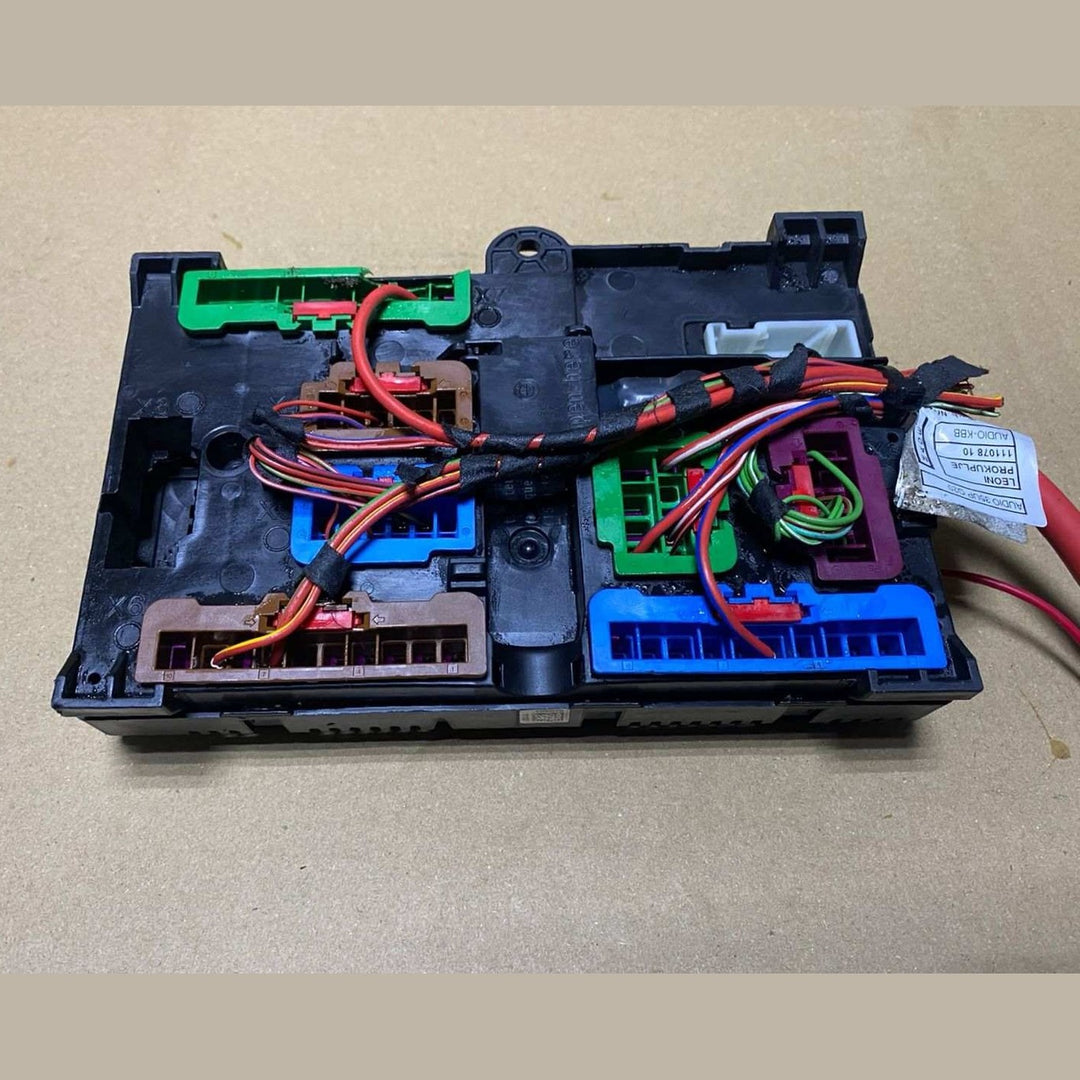 2018-2022 BMW 330i Fuse Box 8715718  330i G20 