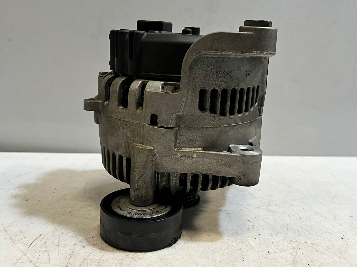 2006-2008 BMW 750i E60 E61 E63 E64 E65 E66 E67 E68 ENGINE Alternator 7542934 OEM