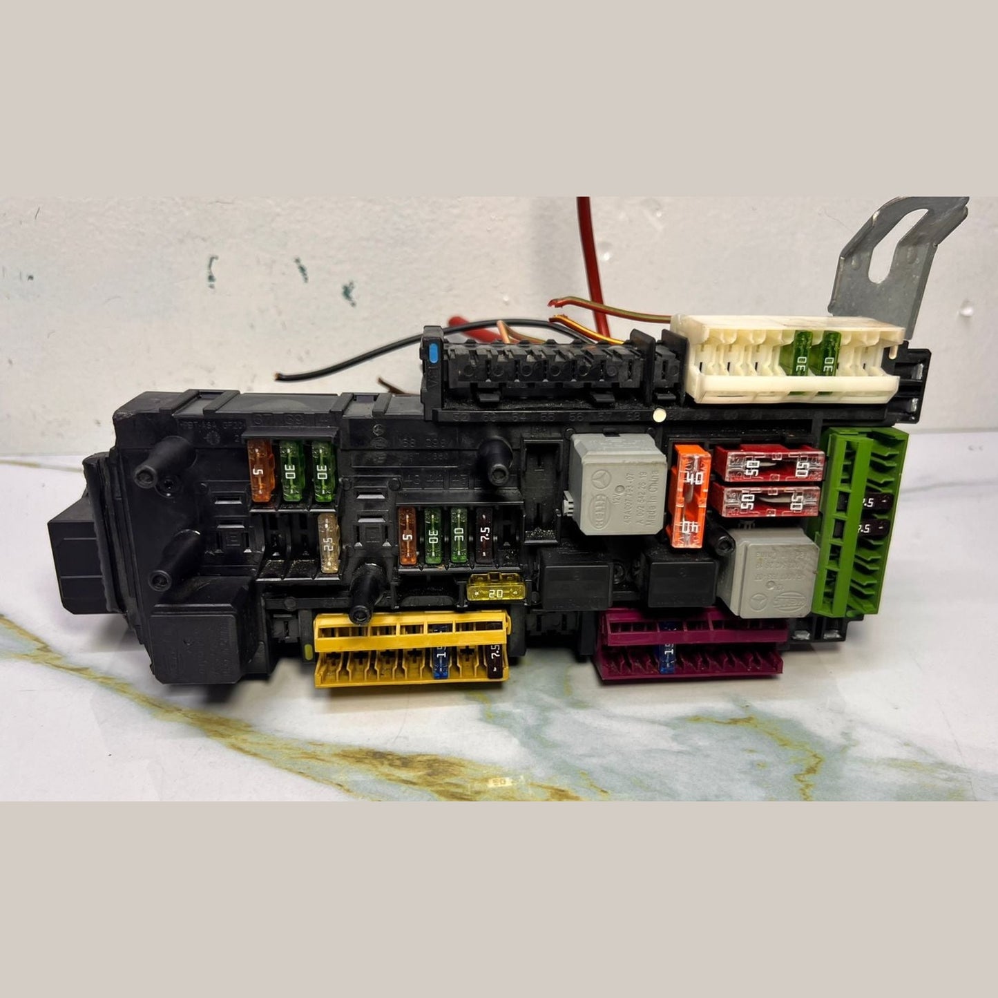 2010-2014 Mercedes-Benz C300 Rear Sam Module Relay Fuse Box 204 9060205 W204 C25