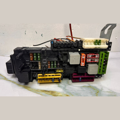 2010-2014 Mercedes-Benz C300 Rear Sam Module Relay Fuse Box 204 9060205 W204 C25