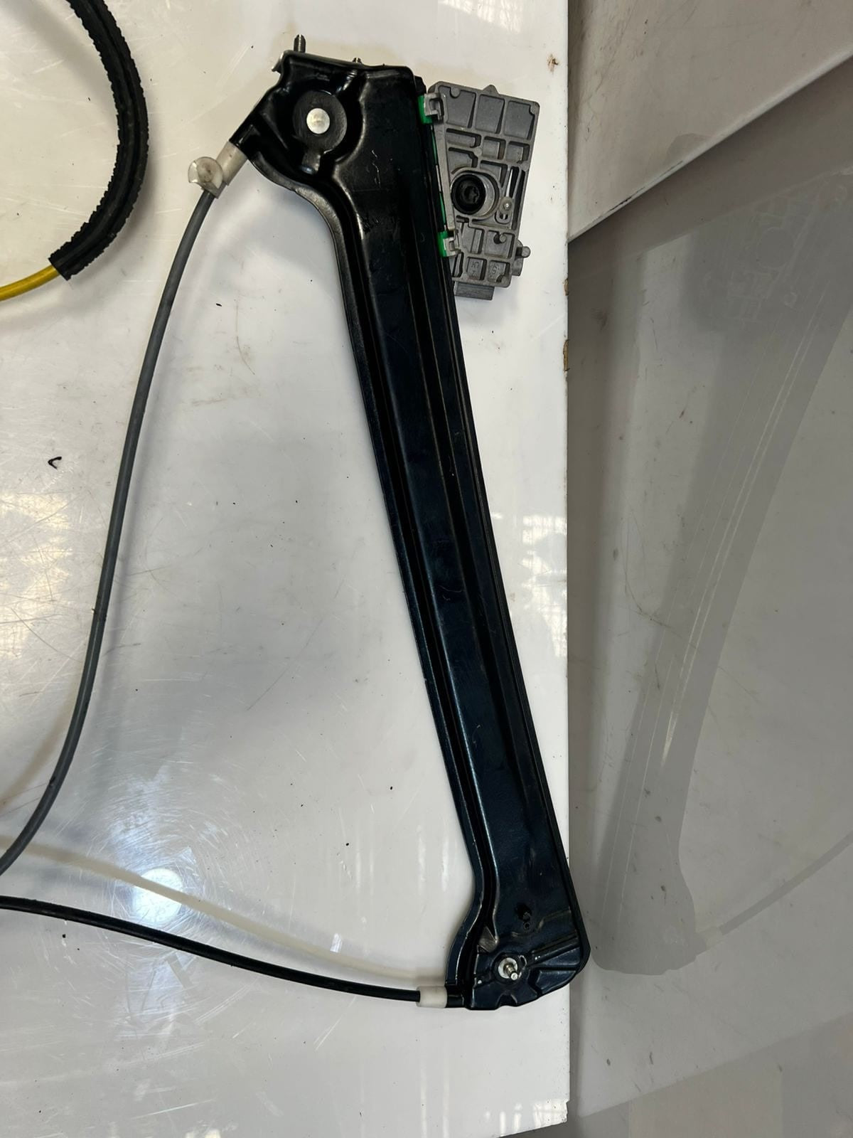 BMW 6 Series E63 E64 Front Door Window Regulator With Motor Front Left 7008623