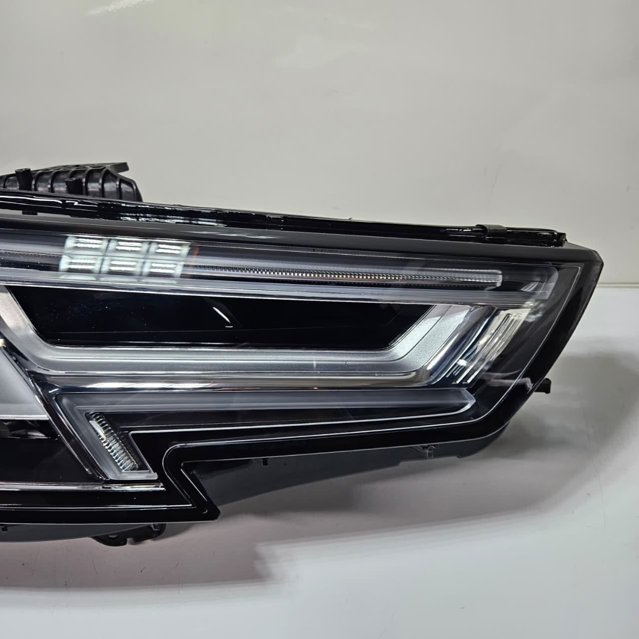 2017-2020 Audi A4 S4 RS4 B9 Headlight 8W0941036C Used