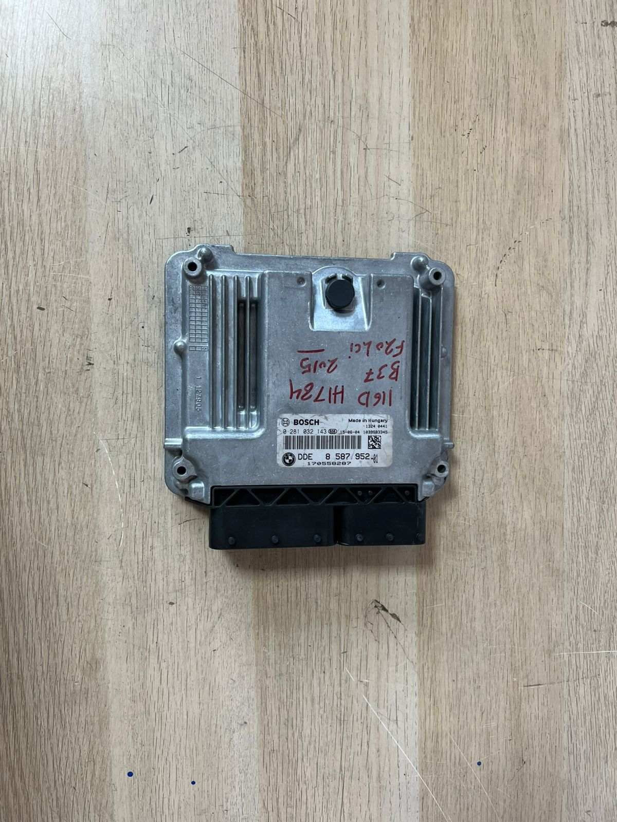 BMW Engine Control Unit 8587952