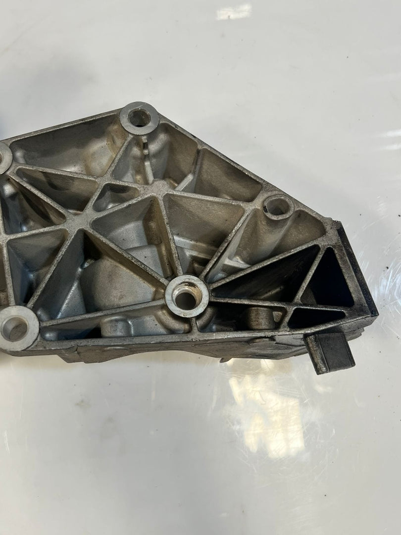 BMW F20 F21 F22 F23 F30 F31 Coolant WATR Pump With Carrier BRACKET 7644804 OEM
