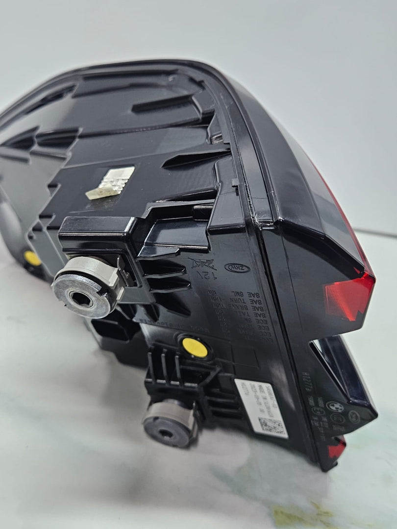 2023 BMW X7 G07 LCI 2023 Taillight Outer Left Side Blackline 5A5BEA7 OEM