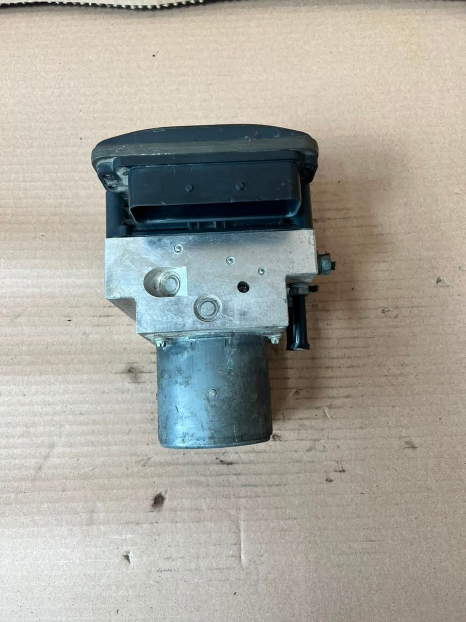 2010-2011 BMW X5 E70 and X6 E71 ABS DSC Pump Control Unit 6793492 OEM