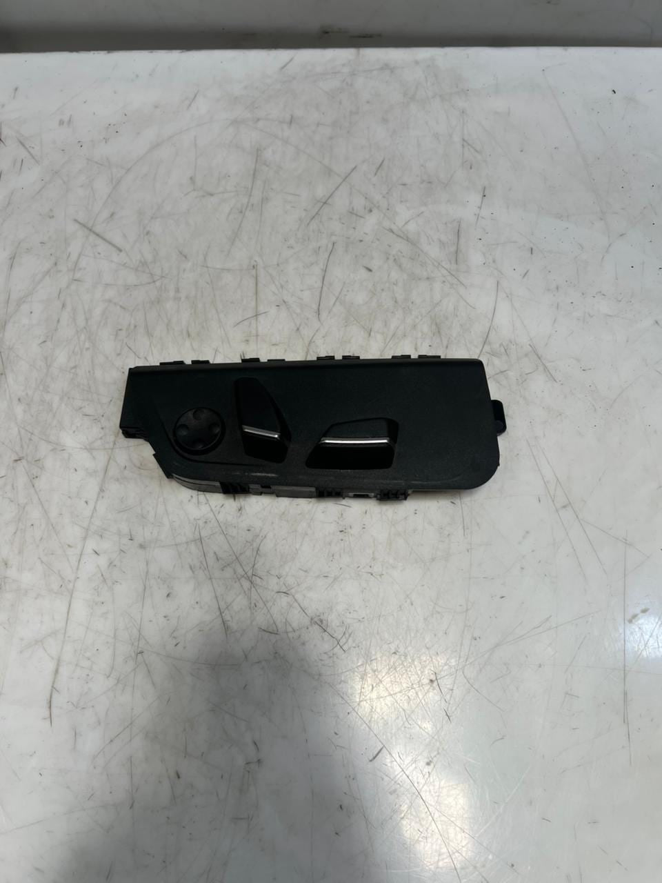 2015-2019 BMW X6 Front Right Seat Control Switch 9347414