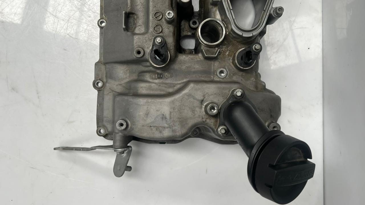 OEM right valve cover for 2012-2016 BMW F10 M5 with S63 engine. 7843506