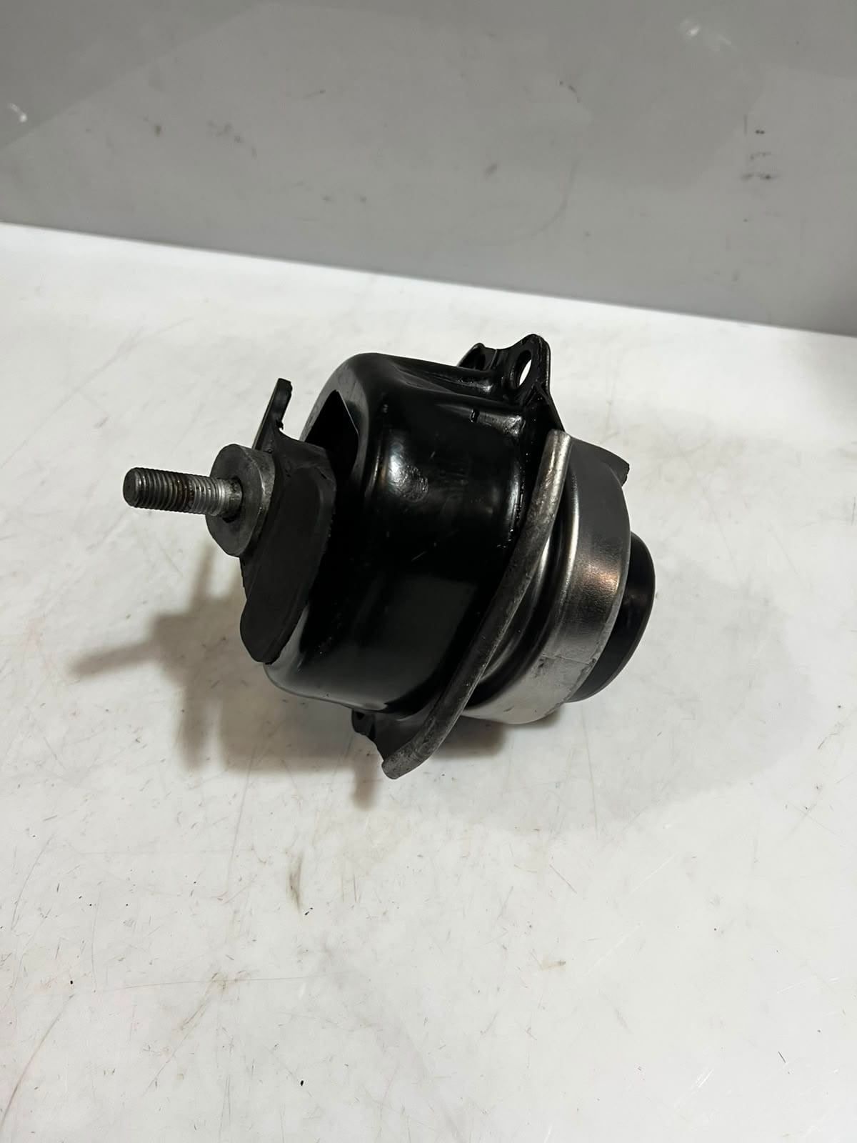 2007-2013 BMW X5 E70 and X6 E71 3.0L BEARING RUBBER Engine Mount 6795418