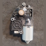 BMW E90/E92 F10 SUNROOF SLIDING/TILTING MOTOR OEM P/N 7193398