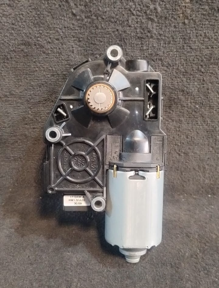 BMW E90/E92 F10 SUNROOF SLIDING/TILTING MOTOR OEM P/N 7193398