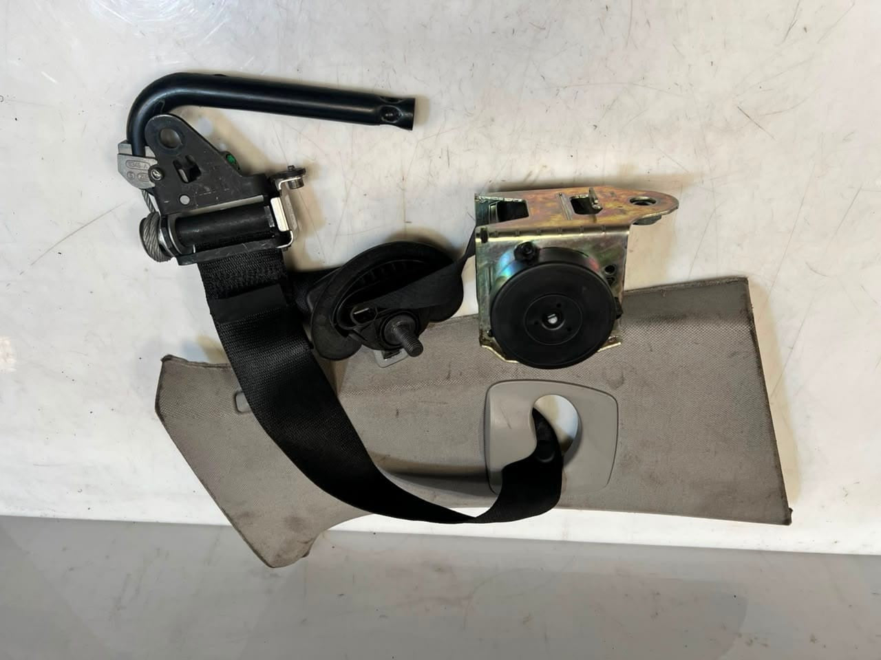 2009-2017 BMW 5 Series F10 F11 Front Right Seat Belt 610126200C OEM