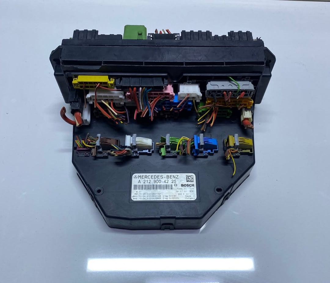 Mercedes-Benz Sam Control Module Front Fuse Box A2129004225 E-Class W212 OEM