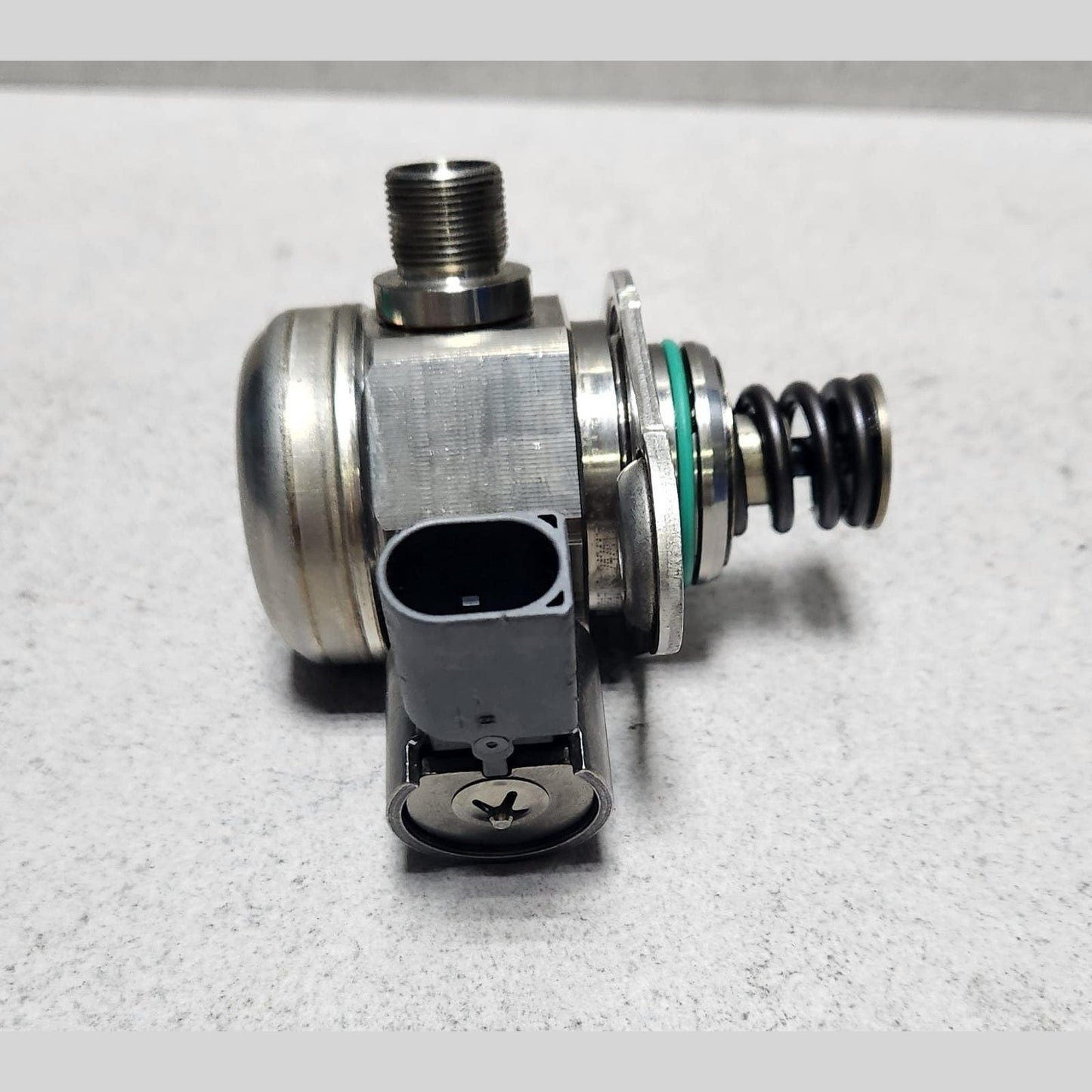 Mercedes-BenzHigh Pressure Fuel Pump A2740700501 W204 W205 W212 W213 C207
