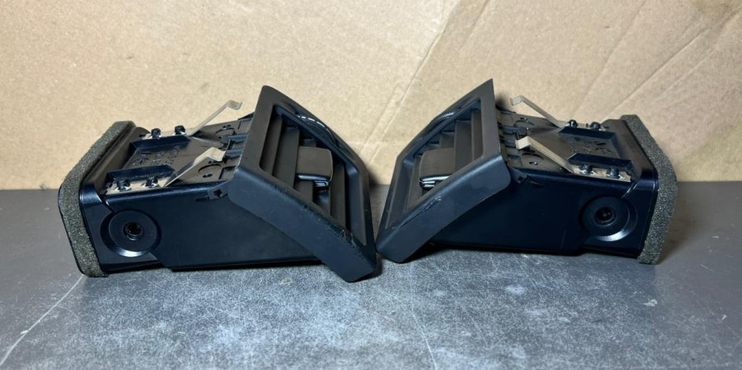 08-10 Mercedes W204 Class Front Dashboard Left \ Right Heater A/C Air Vent