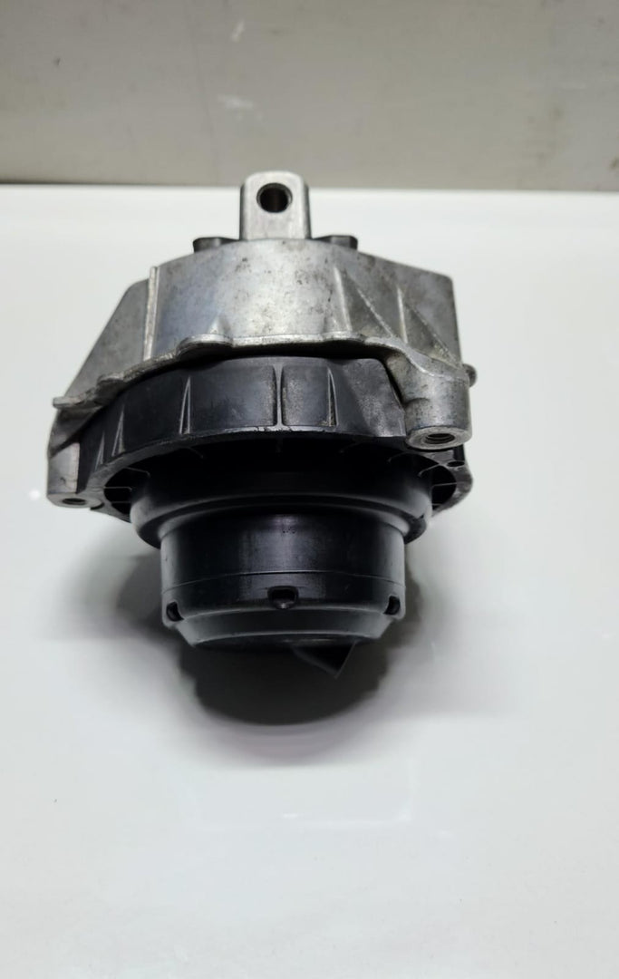 2019-2024 BMW 330i Right Engine Mount 7582320 3 Series G20 G21 and 4 Series G22 