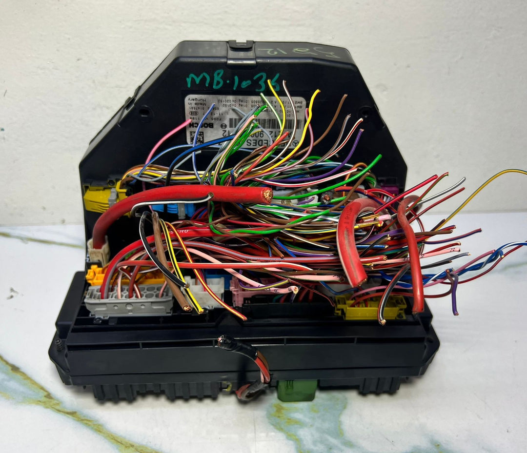 10-18 Mercedes-Benz W212 W204 Front SAM Module Relay Fuse Box A212 9005812 OEM