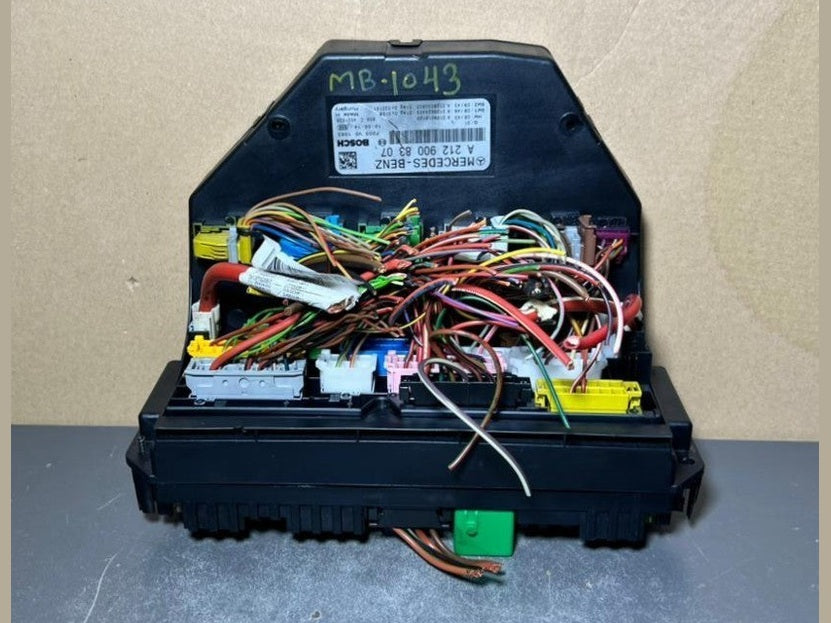 10-16 Mercedes-Benz W212 W204 Front SAM Modul Relais Sicherungskasten A212...