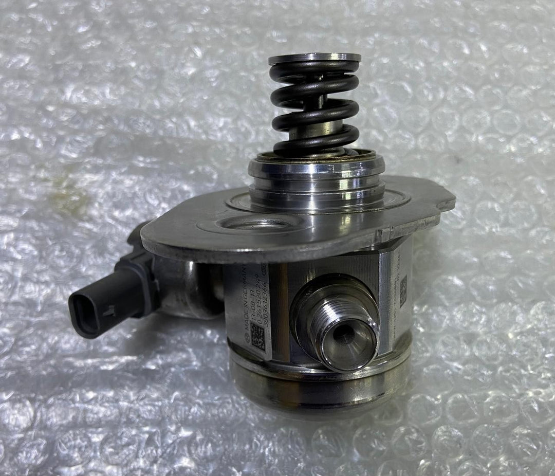 OEM BMW F45 225 xe F20 F21 F22 F23 high pressure pump high pressure pump 7636881