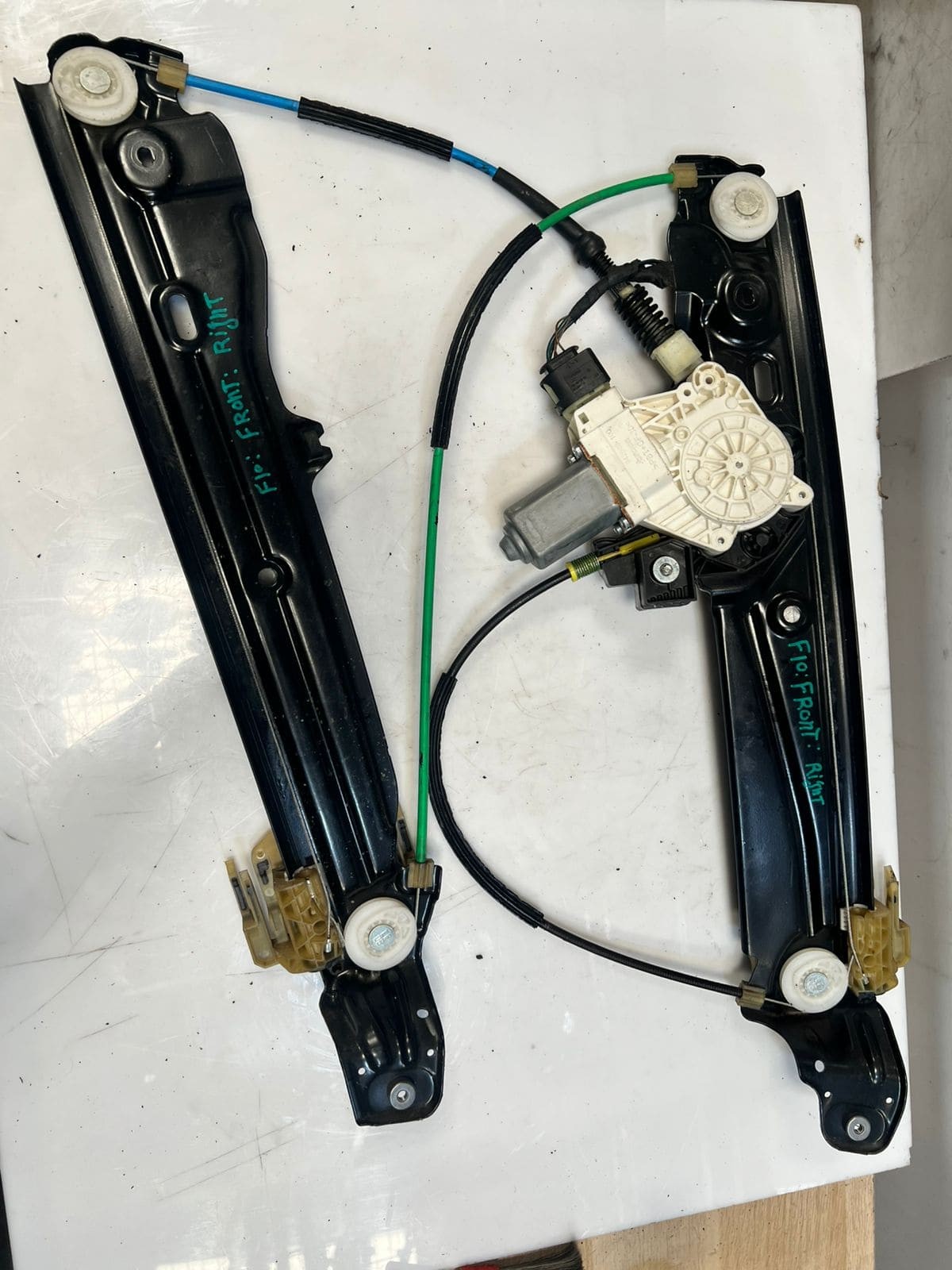 2014 BMW M5 F10 Front RIGHT Door Window Regulator With Motor 7182112 OEM