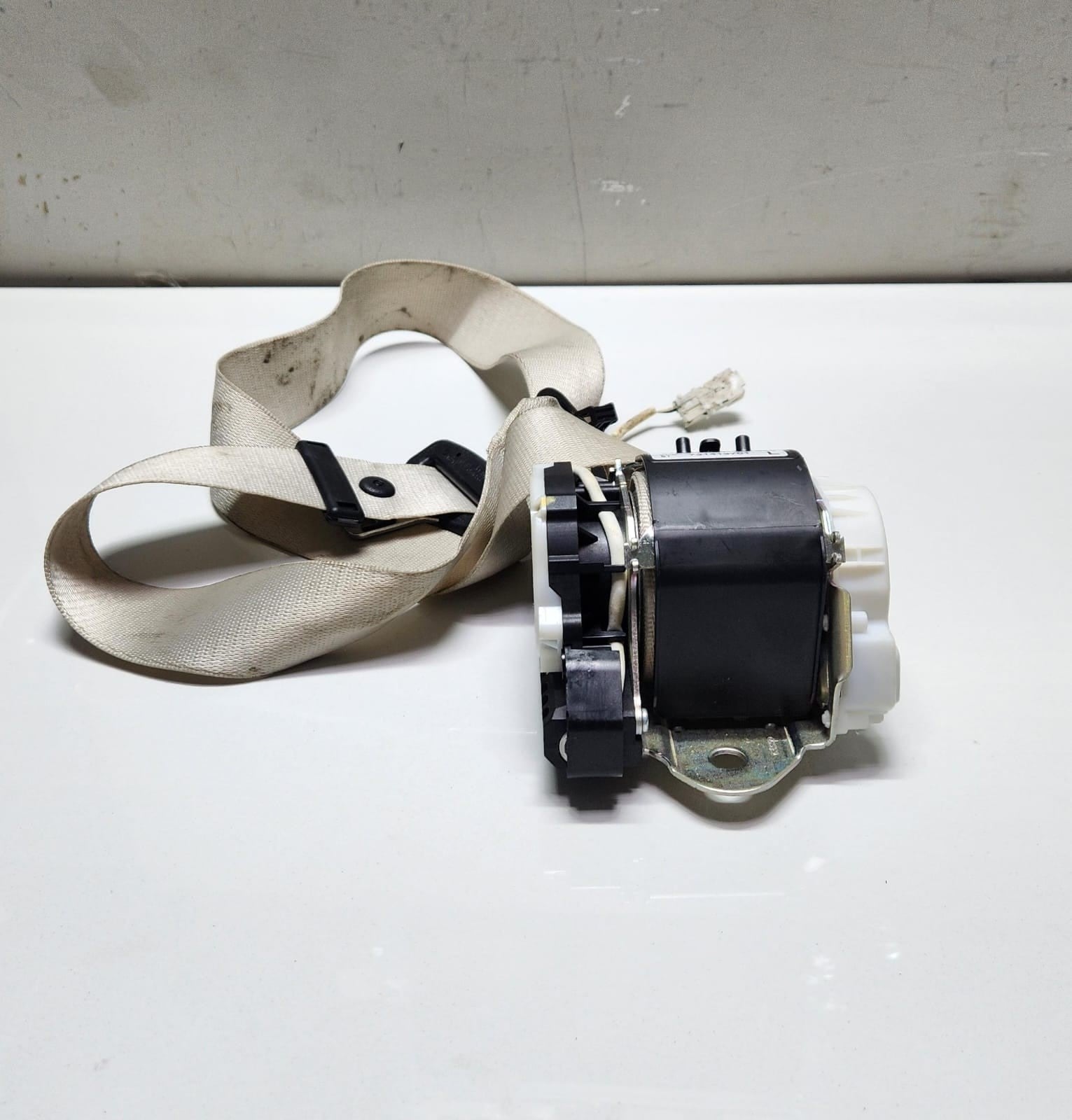 2012 BMW 650i Seat Belt Front Left Upper 7314137 F12 and F13 6 Series OEM
