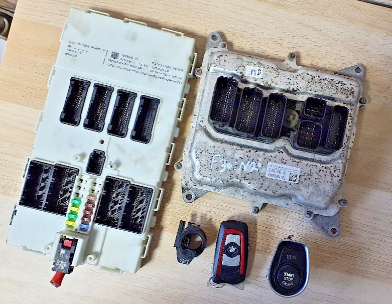 BMW F30 320i N20 ECU DME Kit FEM CAS Key OEM 8606306 Engine Control Unit