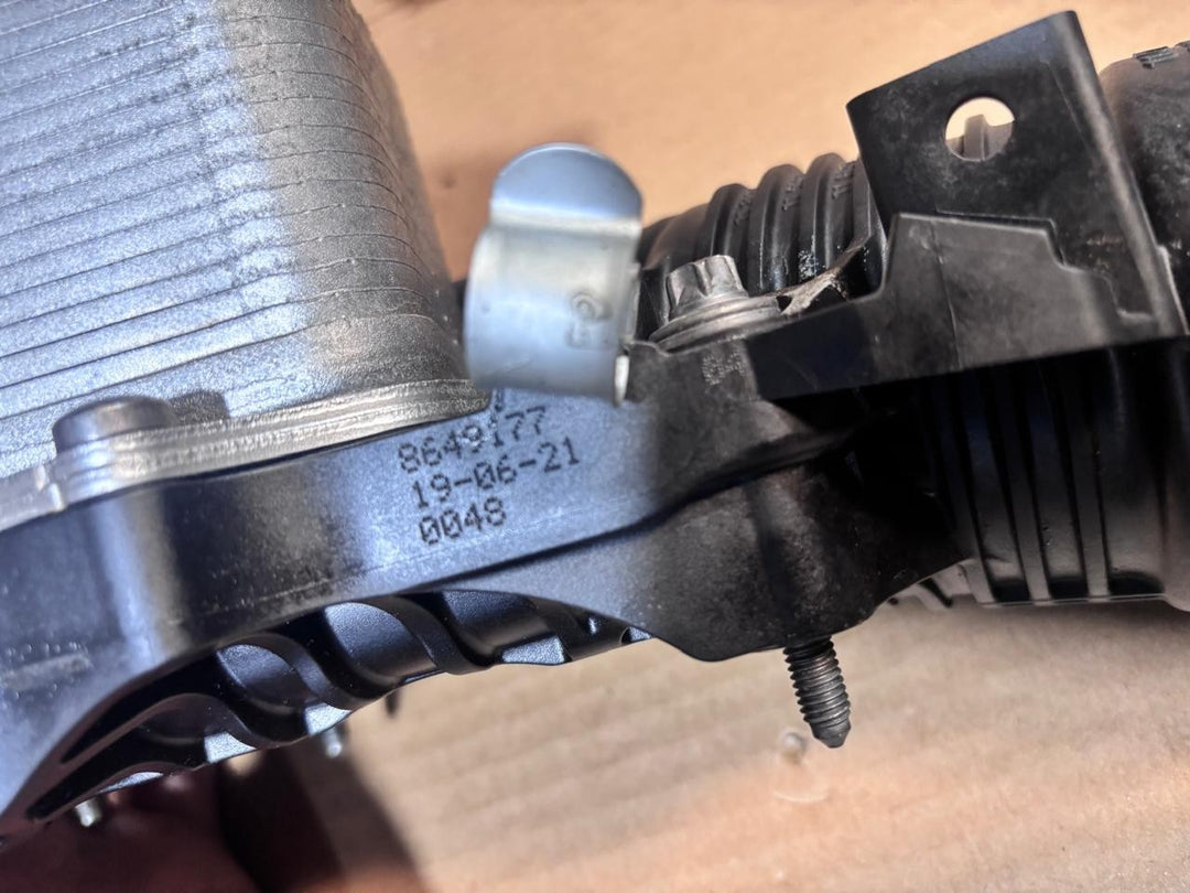 GENUINE BMW F44 218i 8649177 Oil Filter Housing Oil Cooler Oil Filter GENUINE