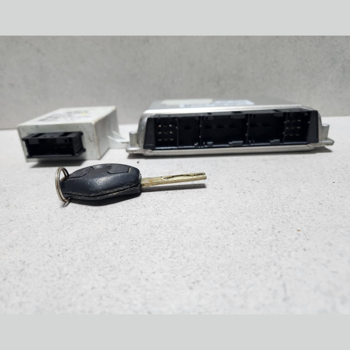 2000-2006 BMW X5 Engine Control Module 7508698 X5 E53 4.4L M62