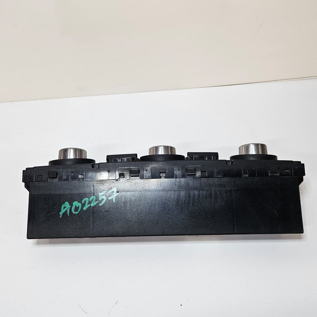 2005 BMW E60, E61, E63, E64 Control Unit Automatic Air Conditioner 9122398