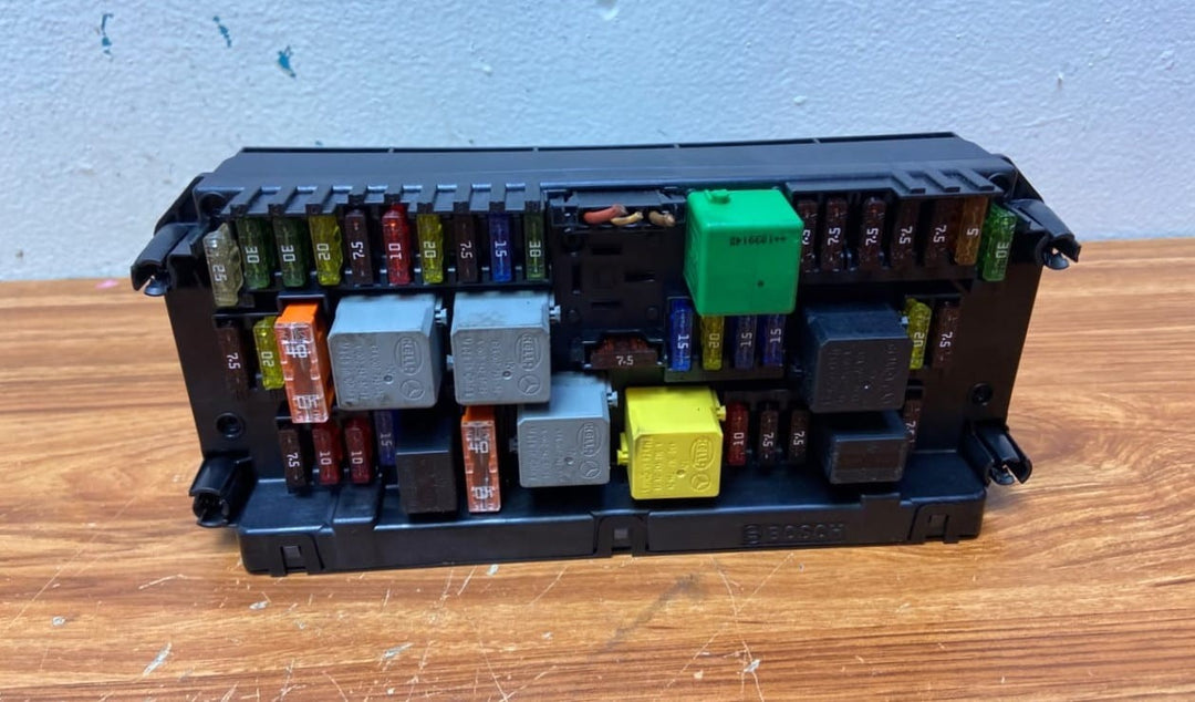 Mercedes-Benz X204 GLK Fuse Box Sam Relay Control Module Front A2129008207 W212