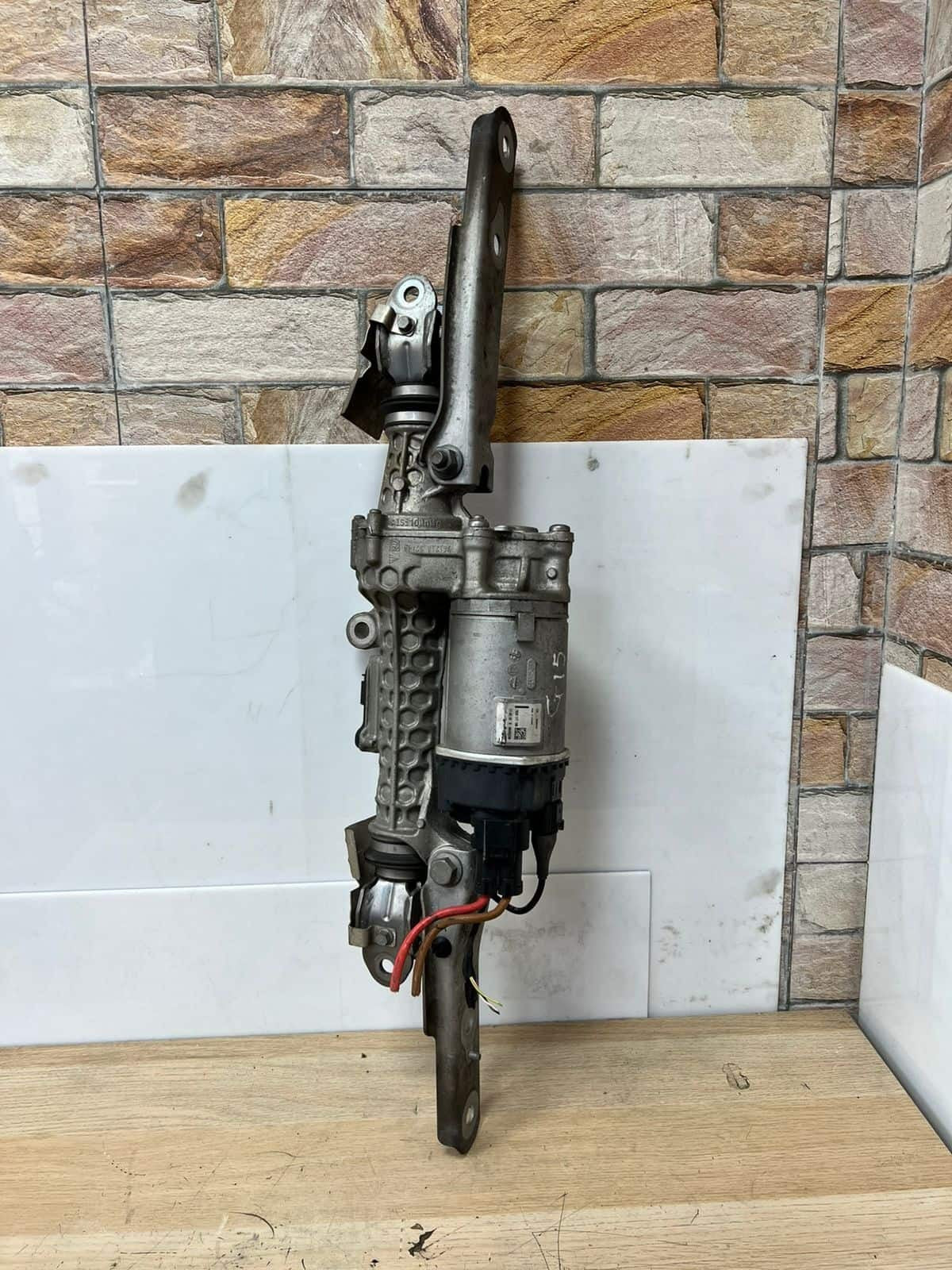 BMW G11 G15 G16 G30 G31 G32 X5 G05 X6 G06 X7 G07 STEERING ACTUATOR HSR 6893752