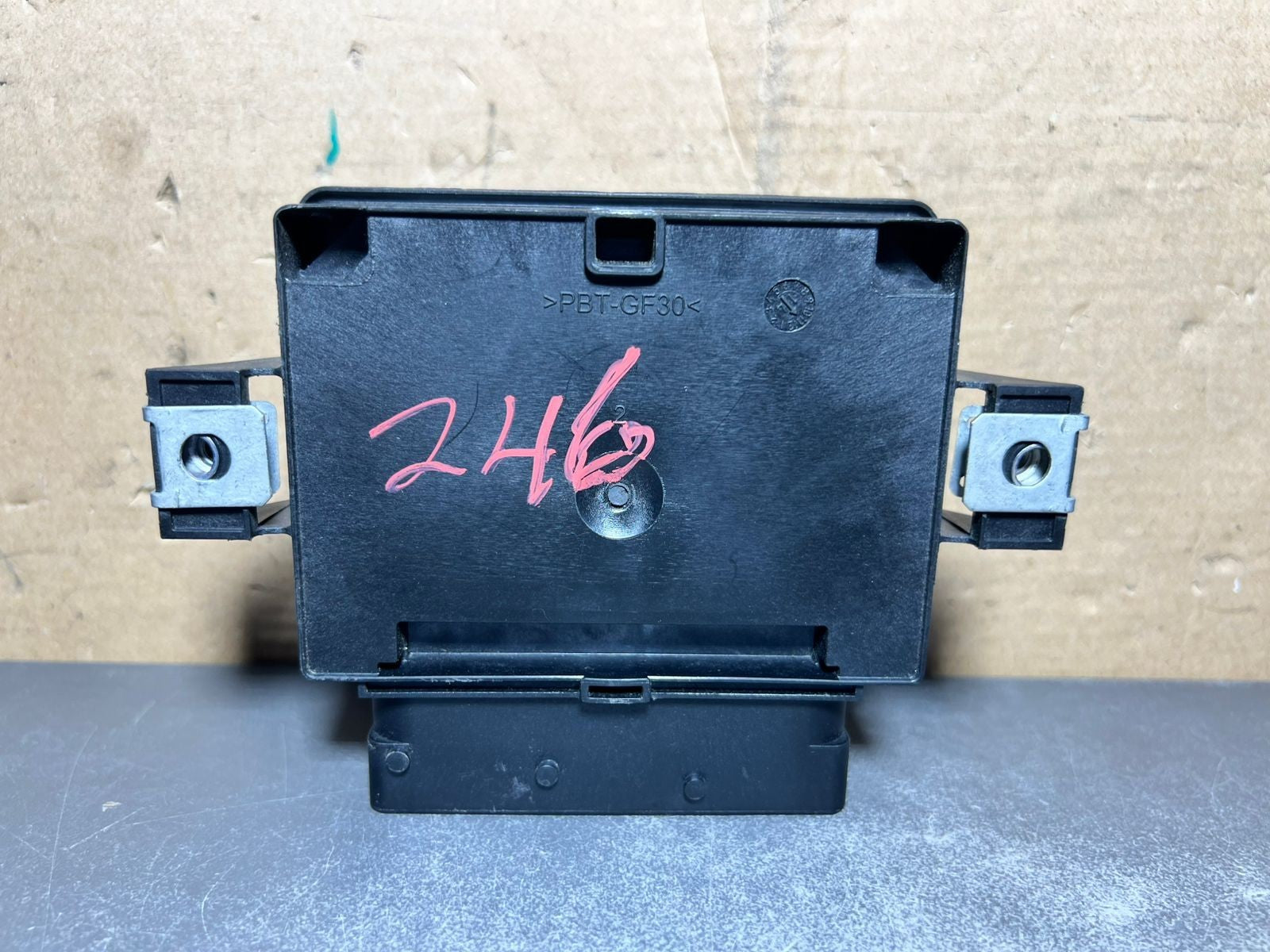 14-19 Mercedes-Benz CLA250 Parking Brake Control Module Unit A246 9004512 Oem