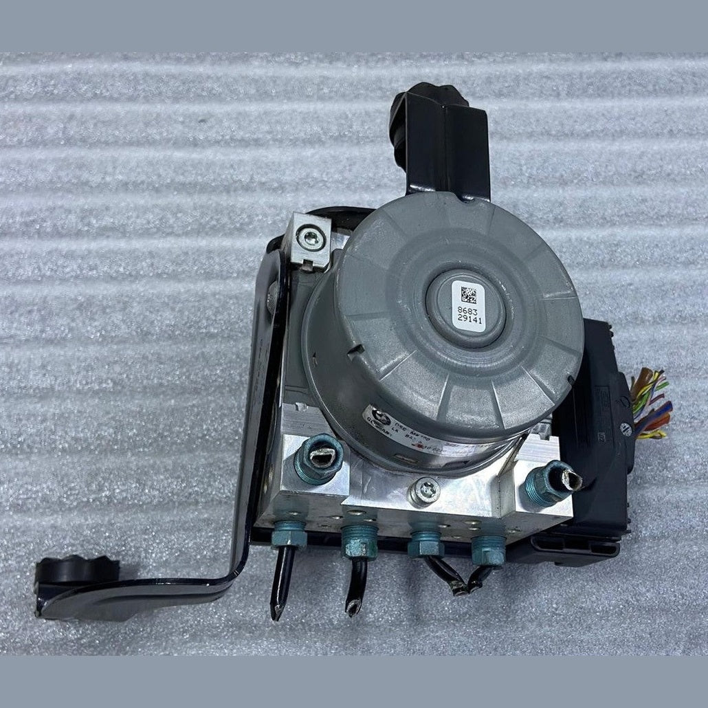 OEM BMW M4 F30 F34 ABS Anti-Lock Brake Pump Module 6871110