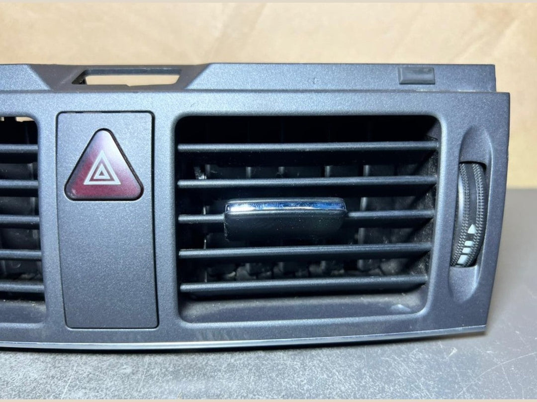 2008-2010 Mercedes W204 C-Class Front Center Dashboard  Heater A/C Air Vent