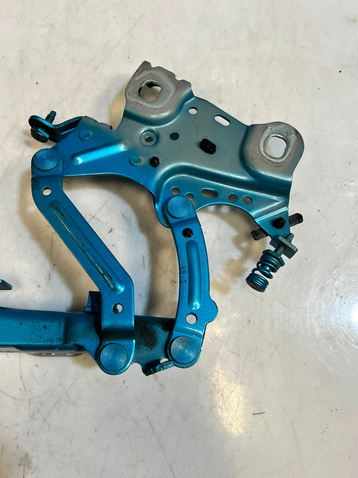 2015 Mini Cooper F55 F56 F57 B38 ENGINE FRONT HOOD Bonnet Hinge 7300566